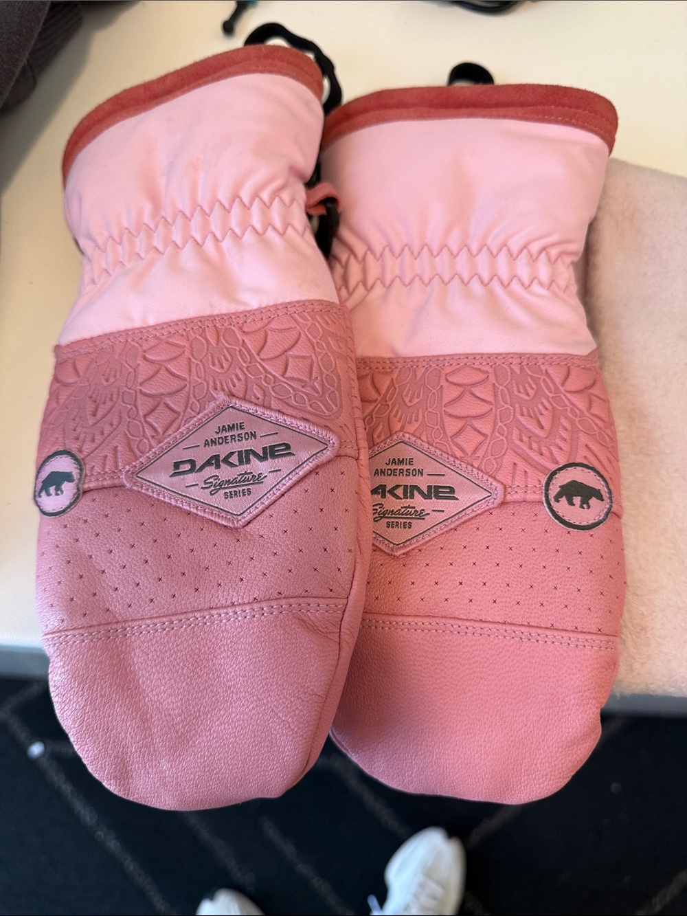 Dakine Pink Woman's XS Snow Mittens - Jamie Anderson Signature